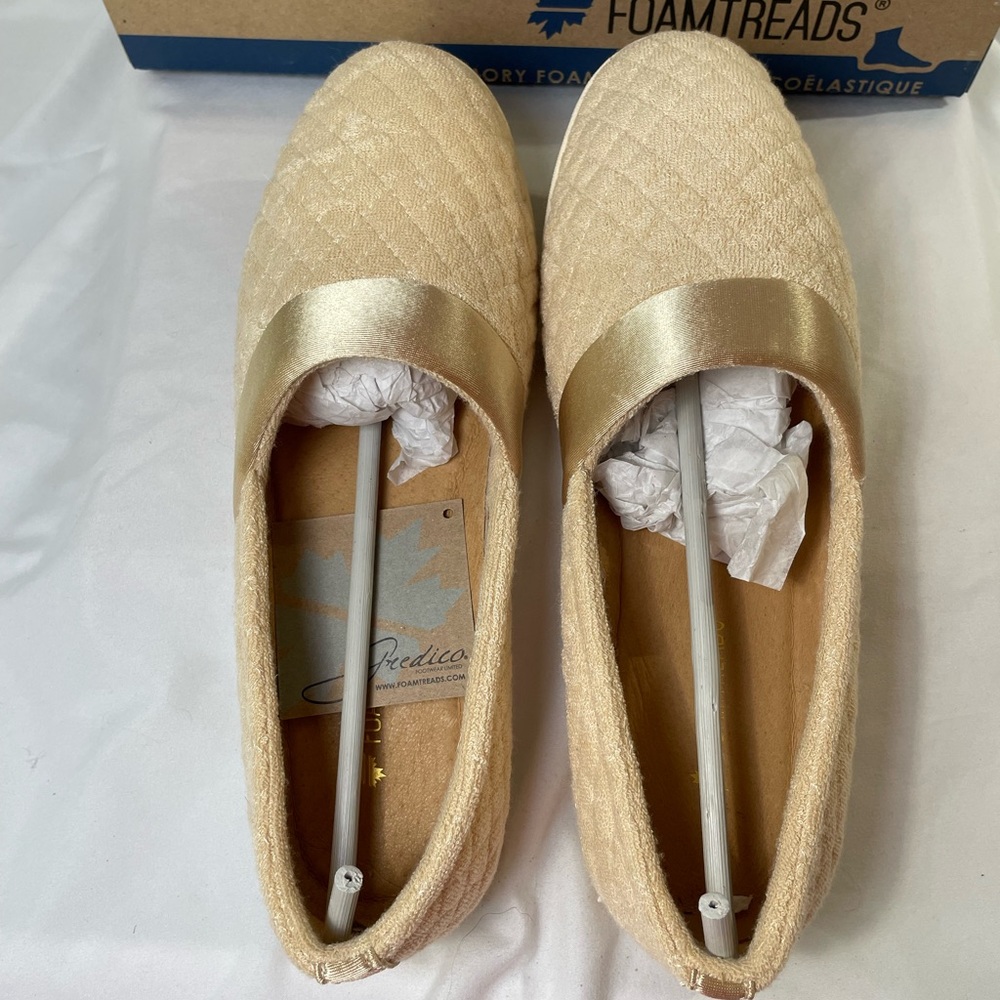 Cream Foamtreds Slipper, New in box, Coddels 2, size 10W, with Memory foam